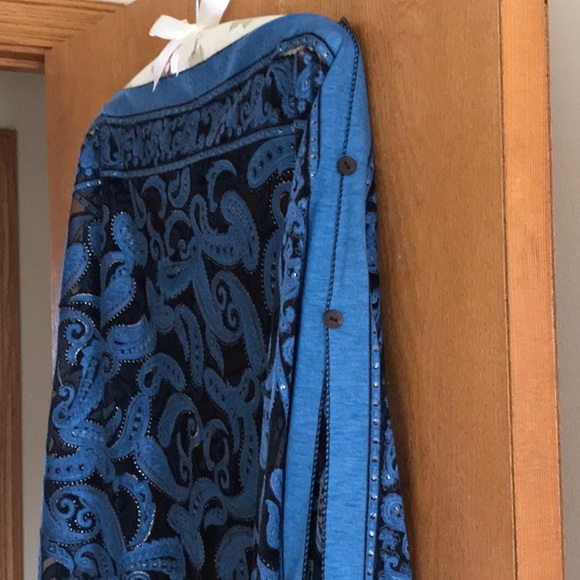 Blue Stunner! - Picture 3 of 6